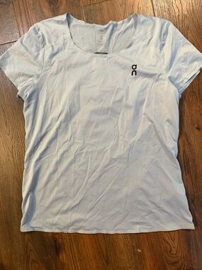 On Cloud Lightweight Women's Short-Sleeve Performance Tee